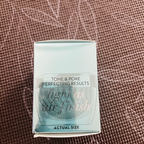 Olay Luminous Whip Face Moisturizer - 1.7oz - Picture 4 of 4